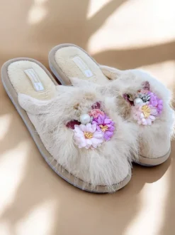 Royalfashion Damskie futrzane kapcie z kwiatami Ederra