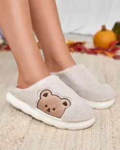 Royalfashion Damskie futrzane kapcie z misiem w kolorze jasnoszarym Fetemes