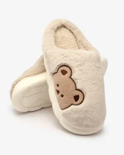 Royalfashion Damskie futrzane kapcie z misiem w kolorze jasnoszarym Fetemes