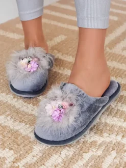 Royalfashion Damskie futrzane kapcie z kwiatami Ederra