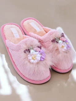 Royalfashion Damskie futrzane kapcie z kwiatami Ederra