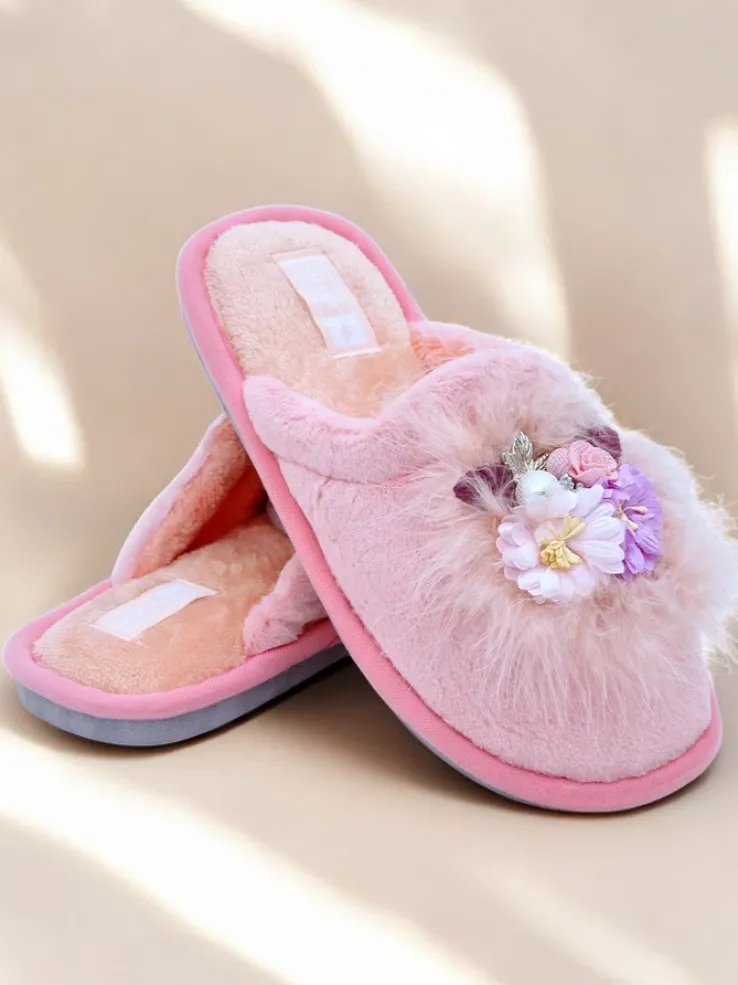 Royalfashion Damskie futrzane kapcie z kwiatami Ederra