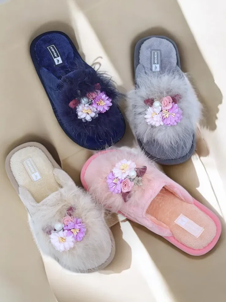 Royalfashion Damskie futrzane kapcie z kwiatami Ederra