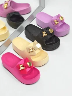 Royalfashion Damskie gumowe klapki z ozdobną kokardką Alday