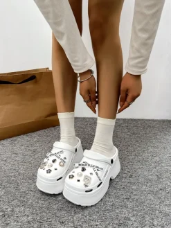 Royalfashion Damskie gumowe klapki z ozdobami Dellos