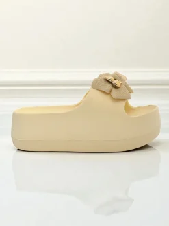 Royalfashion Damskie gumowe klapki z ozdobną kokardką Alday