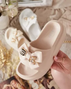 Royalfashion Damskie gumowe klapki z ozdobną kokardką Apis