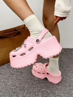 Royalfashion Damskie gumowe klapki z ozdobami Dellos