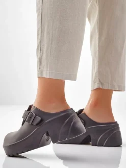 Royalfashion Damskie gumowe klapki na obcasie Voxones