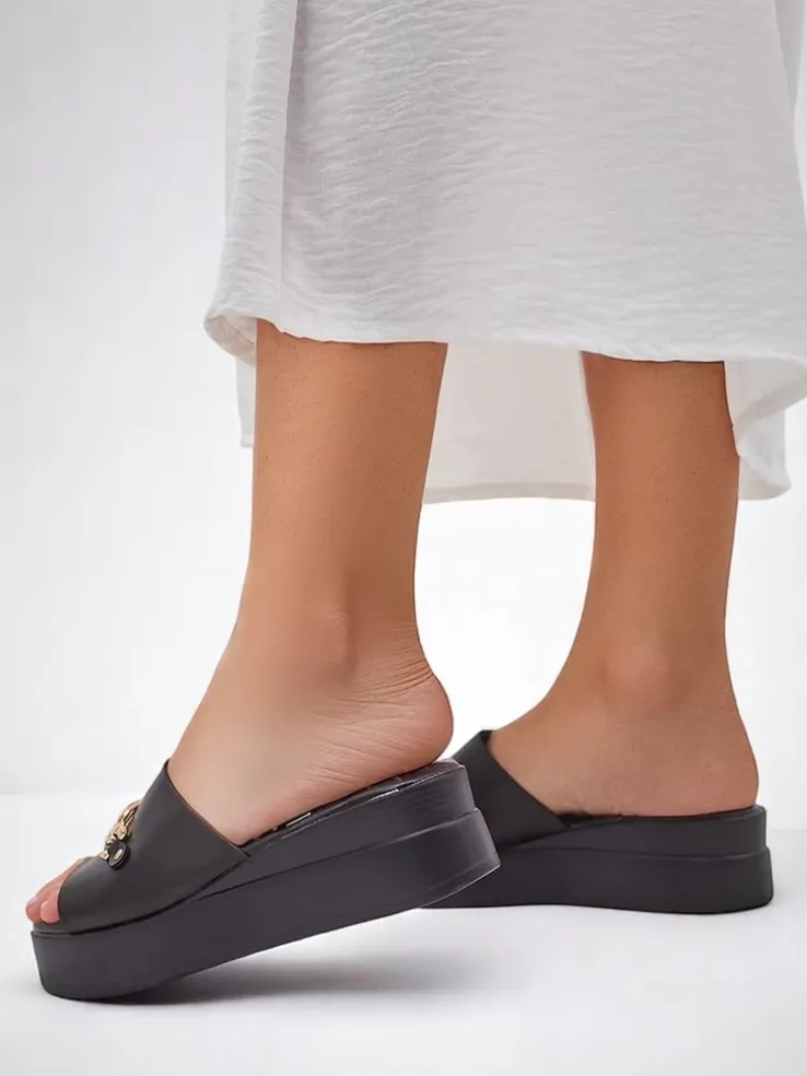 Royalfashion Damskie klapki na koturnie Dalimma