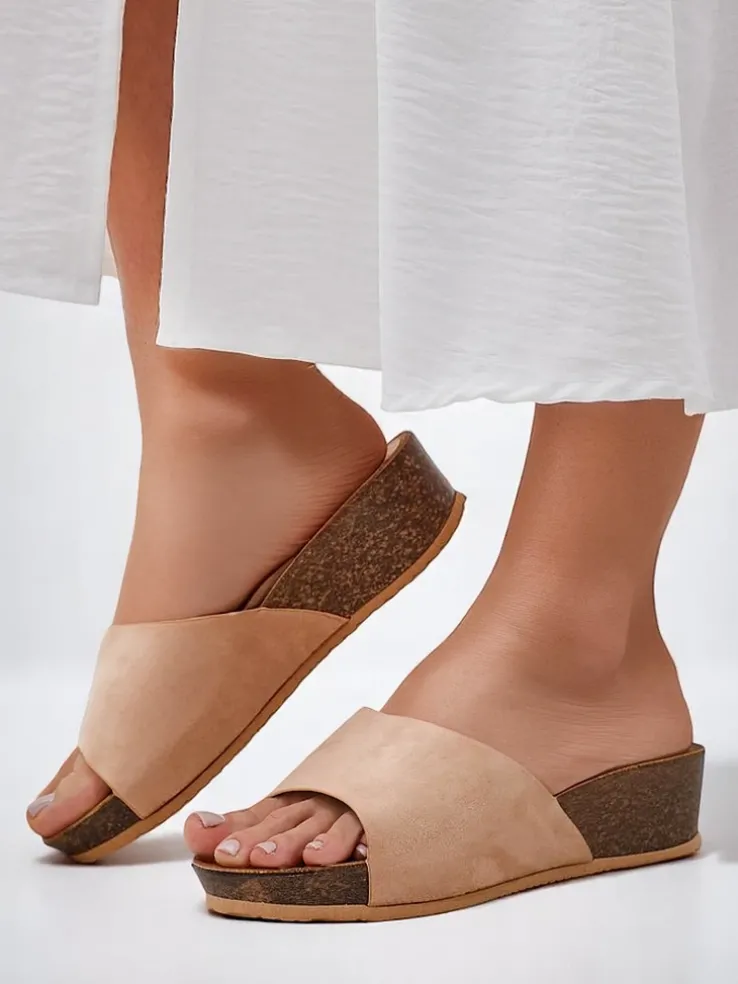 Royalfashion Damskie klapki na niskim koturnie Maderas