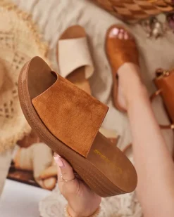 Royalfashion Damskie klapki na niskim koturnie Saffil