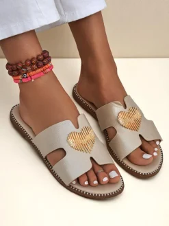 Royalfashion Damskie klapki na płaskiej podeszwie Heart Chic