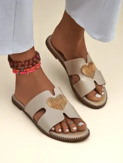 Royalfashion Damskie klapki na płaskiej podeszwie Heart Chic