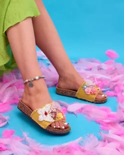 Royalfashion Damskie klapki z tkaninowymi kwiatami w kolorze żółtym Ososi