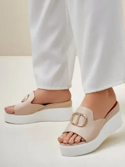 Royalfashion Damskie klapki na koturnie Daffin