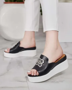 Royalfashion Damskie klapki na koturnie Sailme