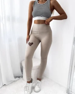 Royalfashion Damskie legginsy w kolorze beżowym z serduszkiem