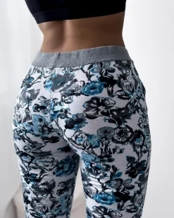 Royalfashion Damskie spodenki 3/4 w białym kolorze i w kwiaty