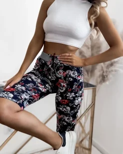 Royalfashion Damskie spodenki 3/4 w granatowym kolorze i w kwiaty