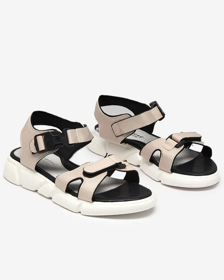 Royalfashion Dziecięce błyszczące sandały w kolorze beżowym Leepe