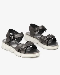 Royalfashion Grafitowe błyszczące sandały dziewczęce Jenilo