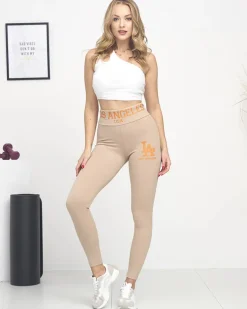 Royalfashion Jasnobrązowe damskie prążkowane legginsy z pomarańczowymi napisami