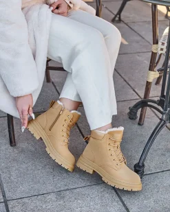 Royalfashion Jasnobrązowe damskie ocieplane botki typu trapery Radoras