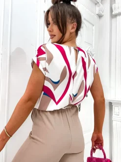 Royalfashion Kombinezon damski z szerokimi spodniami i wzorzystą bluzką z krótkim rękawem