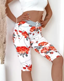 Royalfashion Kwiatowe spodenki damskie 3/4 w kolorze biało- czerwonym