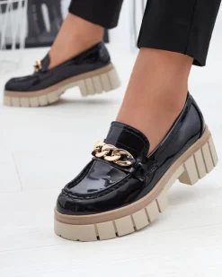 Royalfashion Lakierowane mokasyny damskie w kolorze czarnym Aquan