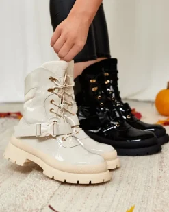 Royalfashion Lakierowane botki damskie w kolorze beżowym Setogy