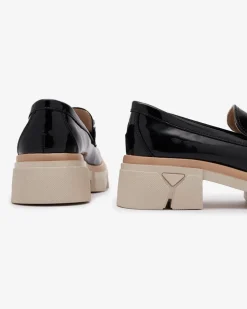 Royalfashion Lakierowane czarne mokasyny z kolorowymi kamyczkami Sarix