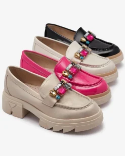 Royalfashion Lakierowane czarne mokasyny z kolorowymi kamyczkami Sarix