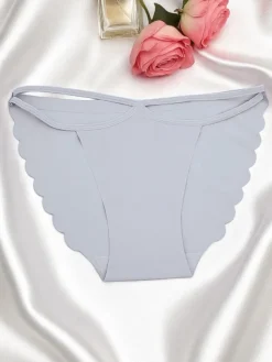 Royalfashion Laserowo cięte Majtki damskie typu figi z ozdobnymi paseczkami Edge Chic