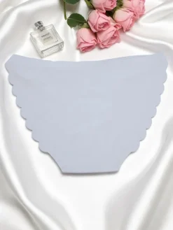 Royalfashion Laserowo cięte Majtki damskie typu figi z ozdobnymi paseczkami Edge Chic