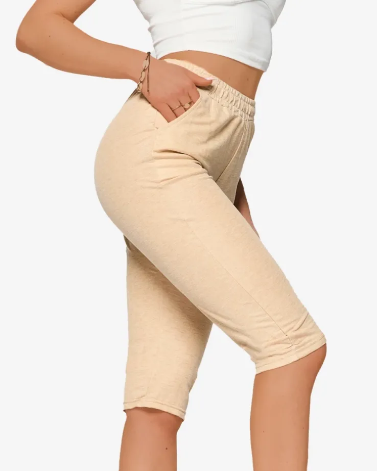 Royalfashion Materiałowe spodenki damskie 3/4 w kolorze beżowym PLUS SIZE