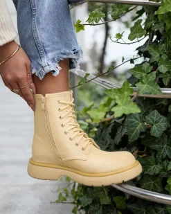 Royalfashion Matowe beżowe botki damskie Kucillo