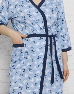 Royalfashion Niebieski damski bawełniany szlafrok z roślinnym wzorem