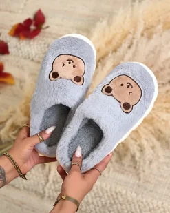 Royalfashion Niebieskie damskie futrzane kapcie z misiem Hettres