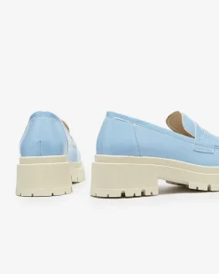 Royalfashion Niebieskie lakierowane mokasyny damskie Noppel