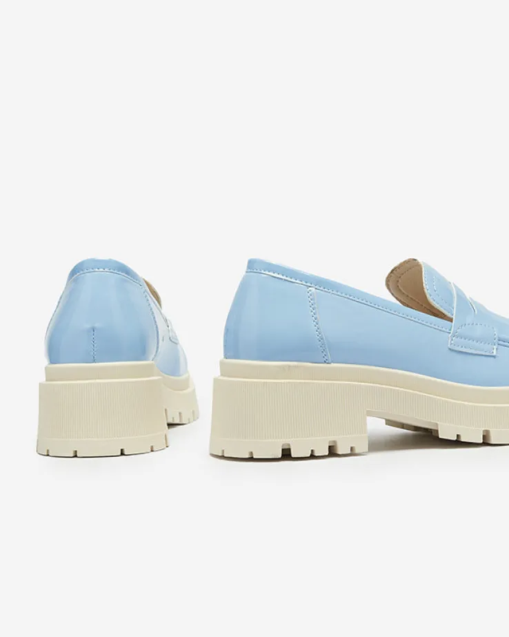 Royalfashion Niebieskie lakierowane mokasyny damskie Noppel