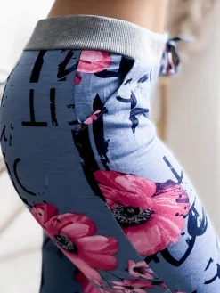 Royalfashion Niebiesko- różowe spodenki damskie 3/4 z printem