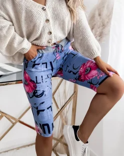 Royalfashion Niebiesko- różowe spodenki damskie 3/4 z printem