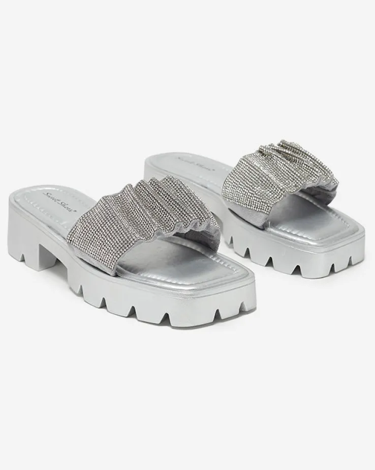 Royalfashion Srebrne klapki damskie z cyrkoniami Emkoy