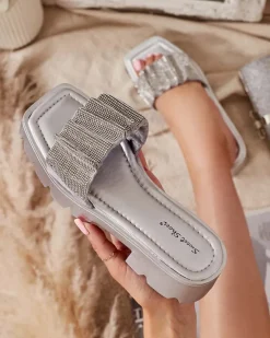 Royalfashion Srebrne klapki damskie z cyrkoniami Emkoy