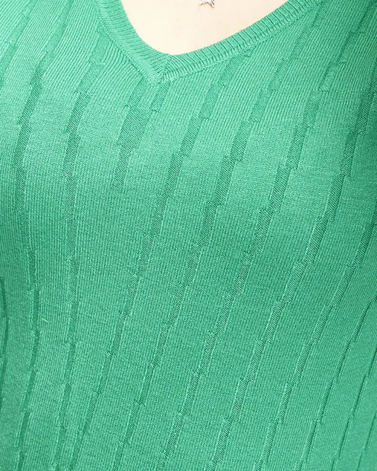 Royalfashion Sweter damski z dekoltem w serek w kolorze zielonym