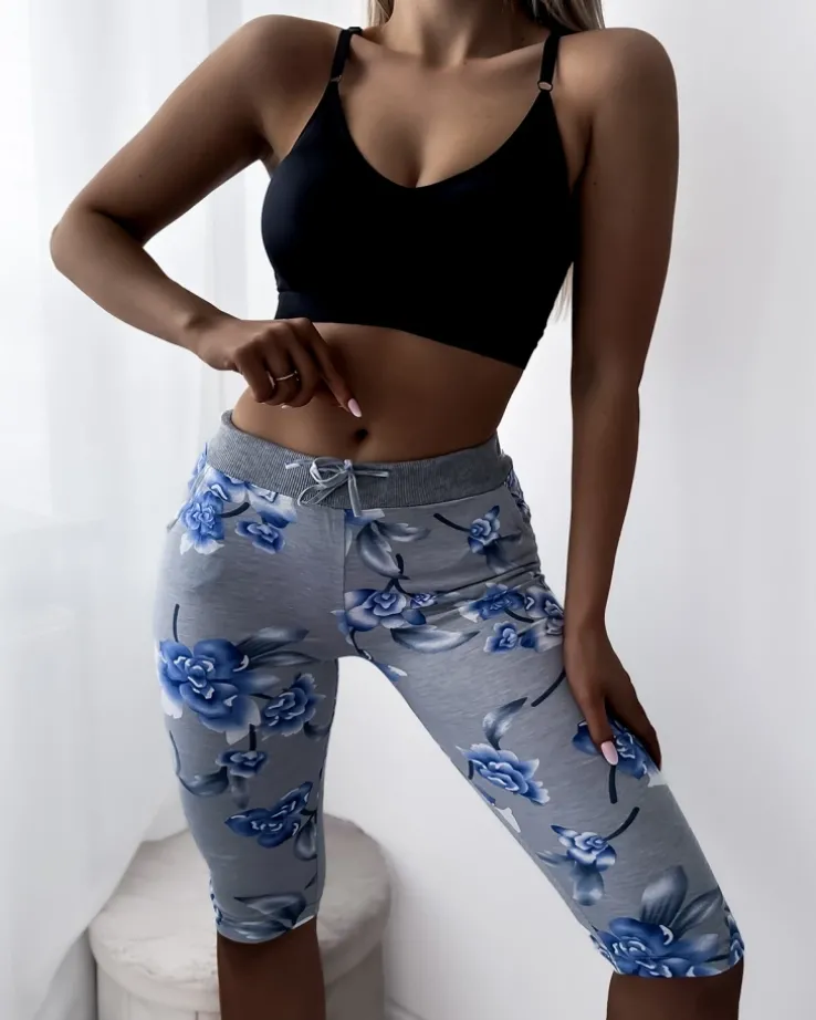 Royalfashion Szare damskie spodenki 3/4 z kwiatowym wzorem