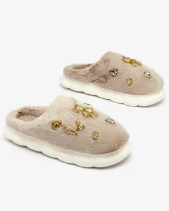 Royalfashion Szare damskie futrzane kapcie z ozdobami Erserra