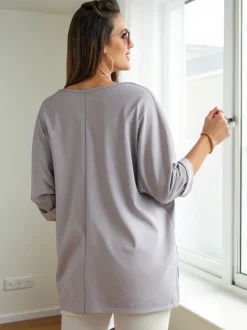 Royalfashion Wiskozowa damska bluzka z napisami z cyrkonii